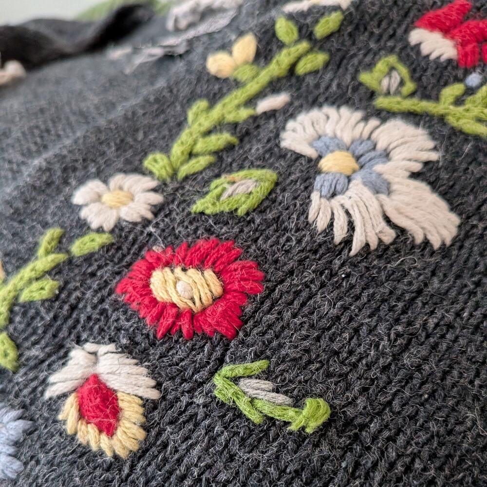 Y2k No Boundaries Sweater S Gray Multi Floral Emb… - image 2